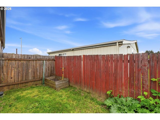 1000 S MCKERN Ct 102, Newberg, OR 97132