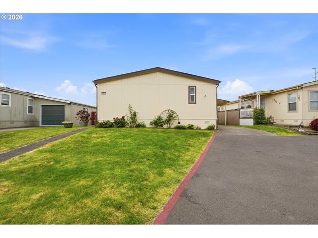 1000 S MCKERN Ct 102, Newberg, OR 97132