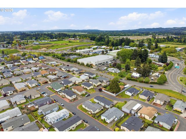 1000 S MCKERN Ct 102, Newberg, OR 97132