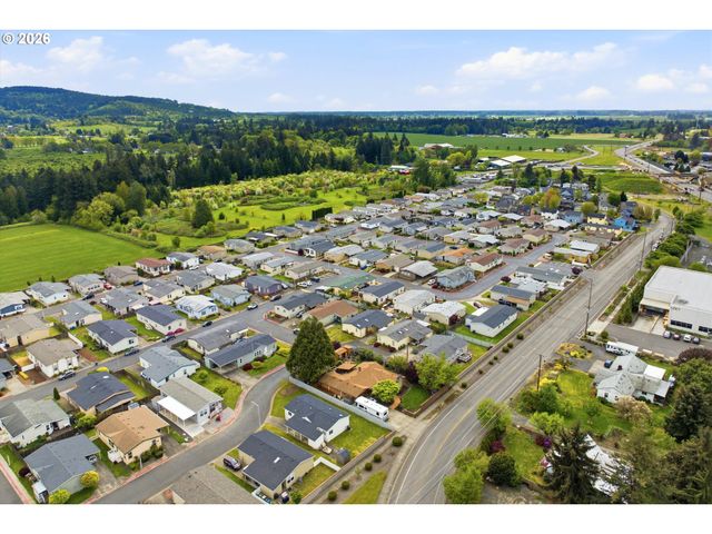 1000 S MCKERN Ct 102, Newberg, OR 97132
