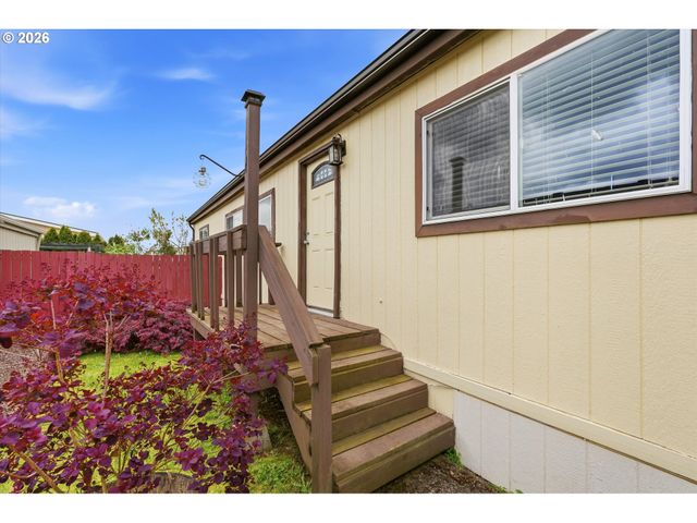 1000 S MCKERN Ct 102, Newberg, OR 97132