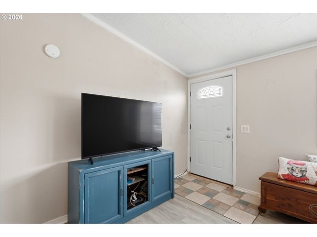 1000 S MCKERN Ct 102, Newberg, OR 97132
