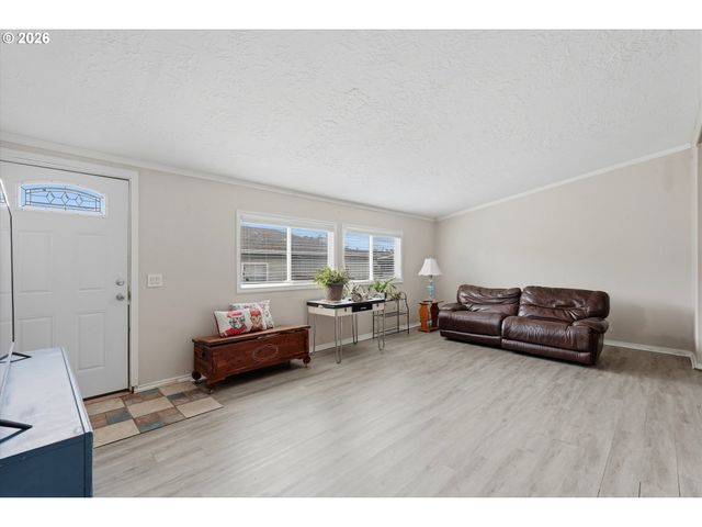 1000 S MCKERN Ct 102, Newberg, OR 97132