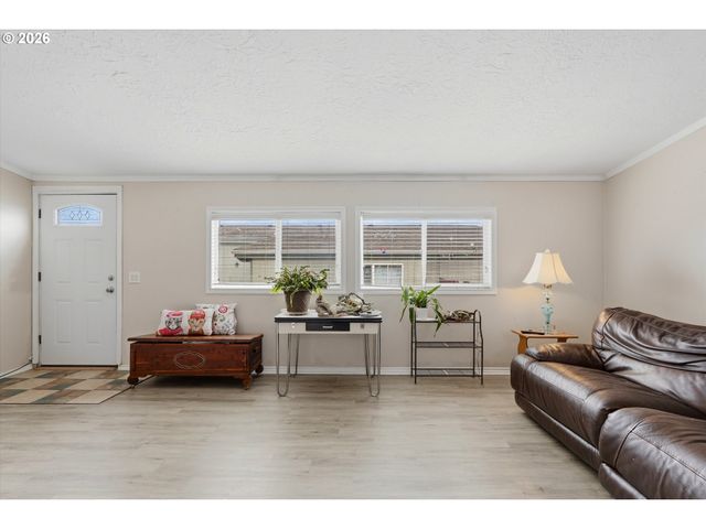 1000 S MCKERN Ct 102, Newberg, OR 97132