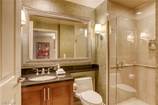 135 East Harmon Avenue 3321, Las Vegas, NV 89109