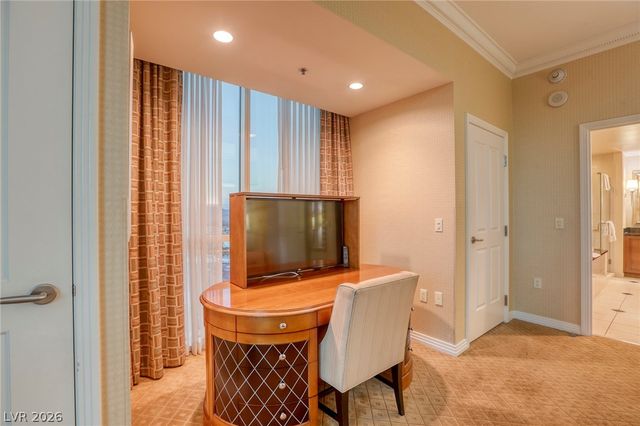 135 East Harmon Avenue 3321, Las Vegas, NV 89109