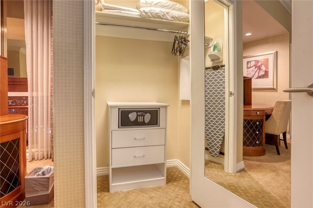 135 East Harmon Avenue 3321, Las Vegas, NV 89109