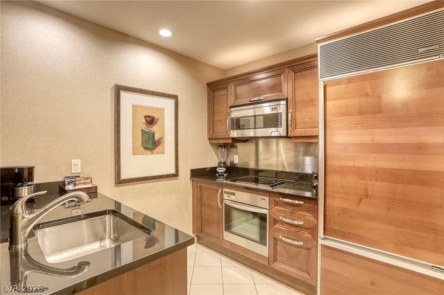135 East Harmon Avenue 3321, Las Vegas, NV 89109