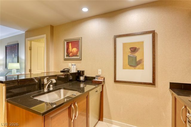 135 East Harmon Avenue 3321, Las Vegas, NV 89109