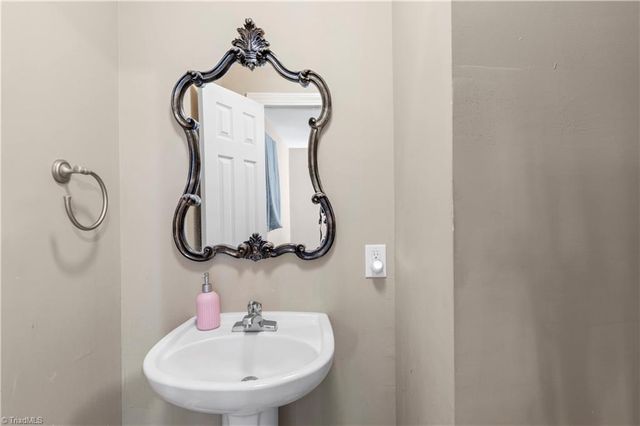 133 South Street, Elkin, NC 28621