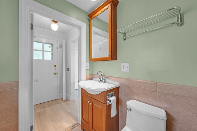 109 South St, Ware, MA 01082