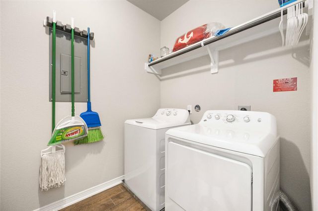 281 Bay Oaks Drive, La Porte, TX 77571