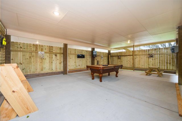 281 Bay Oaks Drive, La Porte, TX 77571