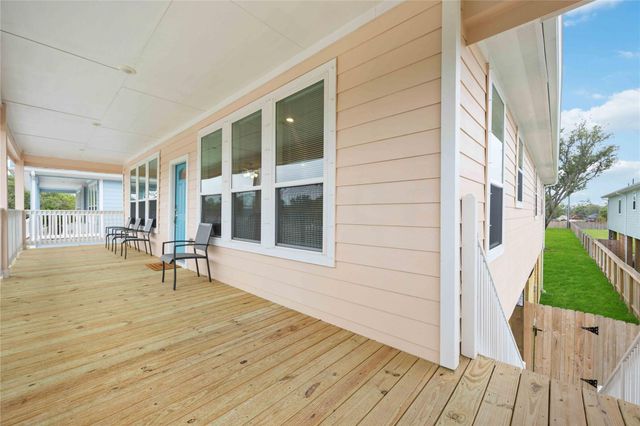 281 Bay Oaks Drive, La Porte, TX 77571