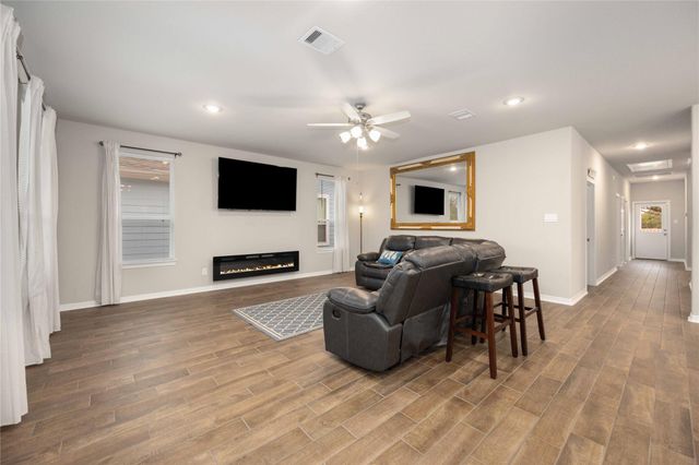 281 Bay Oaks Drive, La Porte, TX 77571