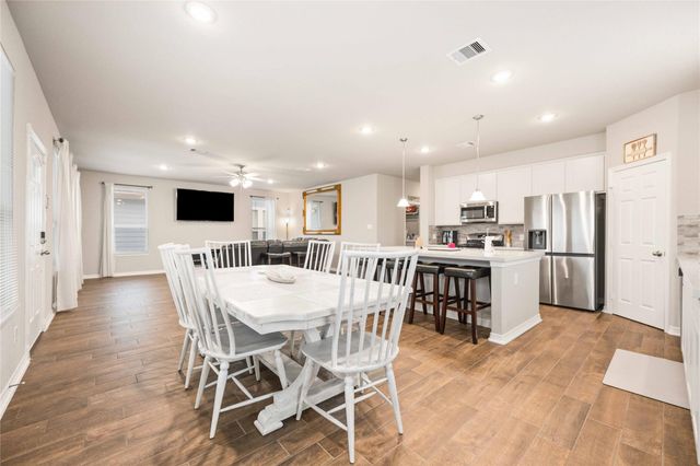 281 Bay Oaks Drive, La Porte, TX 77571