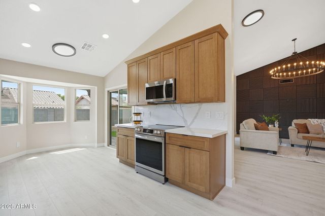 8625 W SCHELL Drive, Peoria, AZ 85382