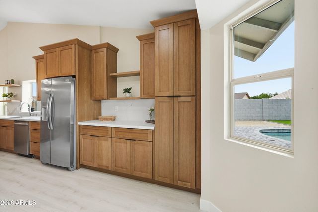 8625 W SCHELL Drive, Peoria, AZ 85382