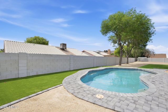 8625 W SCHELL Drive, Peoria, AZ 85382