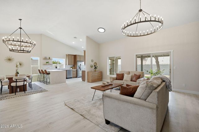 8625 W SCHELL Drive, Peoria, AZ 85382