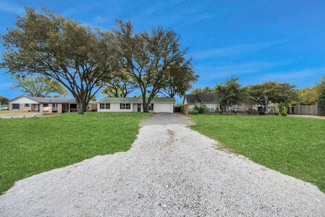 227 Highway 90 E, Sealy, TX 77474