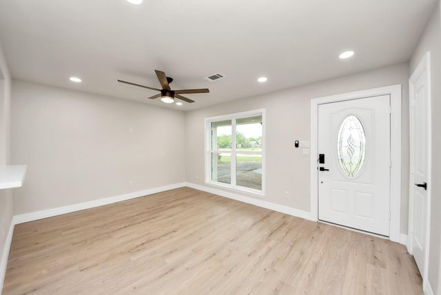 227 Highway 90 E, Sealy, TX 77474