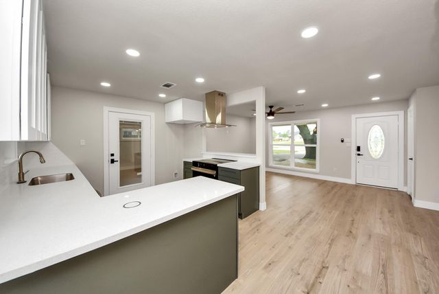 227 Highway 90 E, Sealy, TX 77474