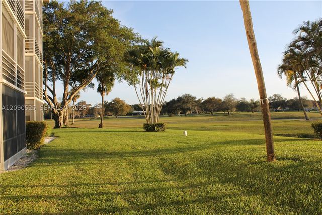 3980 Oaks Clubhouse Dr 110, Pompano Beach, FL 33069