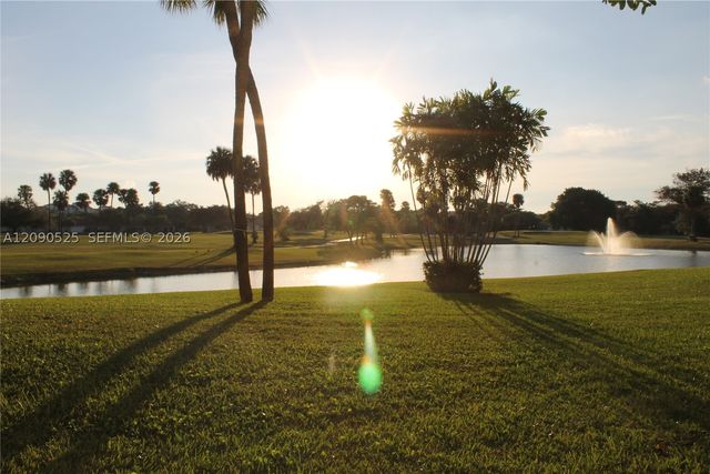3980 Oaks Clubhouse Dr 110, Pompano Beach, FL 33069