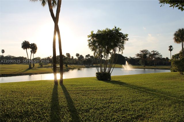 3980 Oaks Clubhouse Dr 110, Pompano Beach, FL 33069