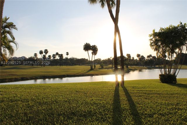 3980 Oaks Clubhouse Dr 110, Pompano Beach, FL 33069