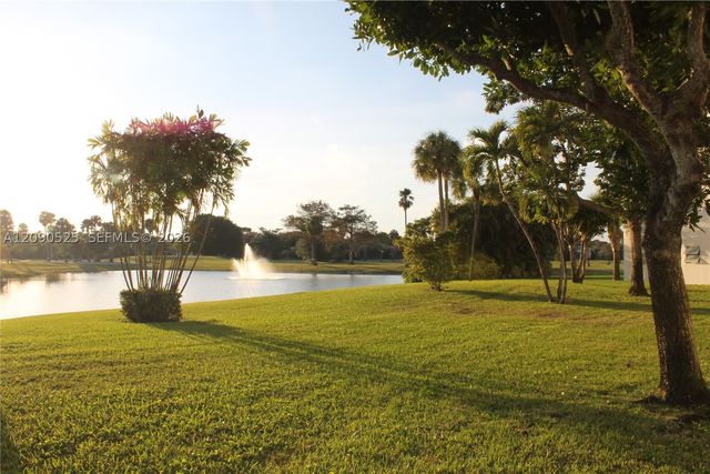 3980 Oaks Clubhouse Dr 110, Pompano Beach, FL 33069