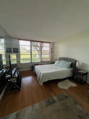 3980 Oaks Clubhouse Dr 110, Pompano Beach, FL 33069