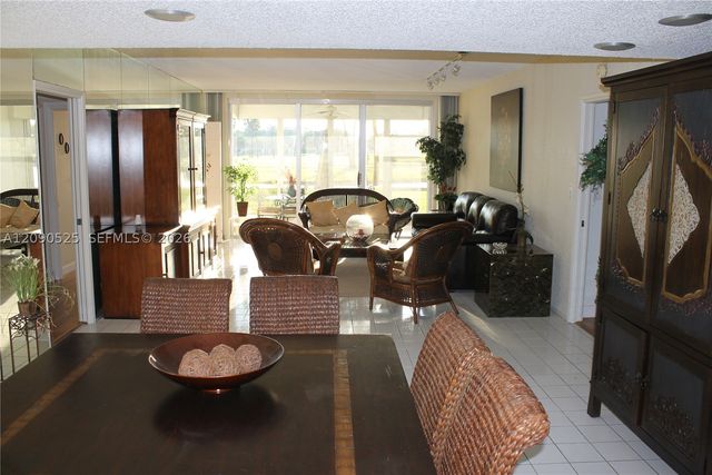 3980 Oaks Clubhouse Dr 110, Pompano Beach, FL 33069