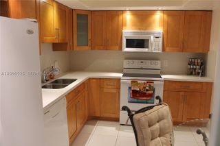 3980 Oaks Clubhouse Dr 110, Pompano Beach, FL 33069