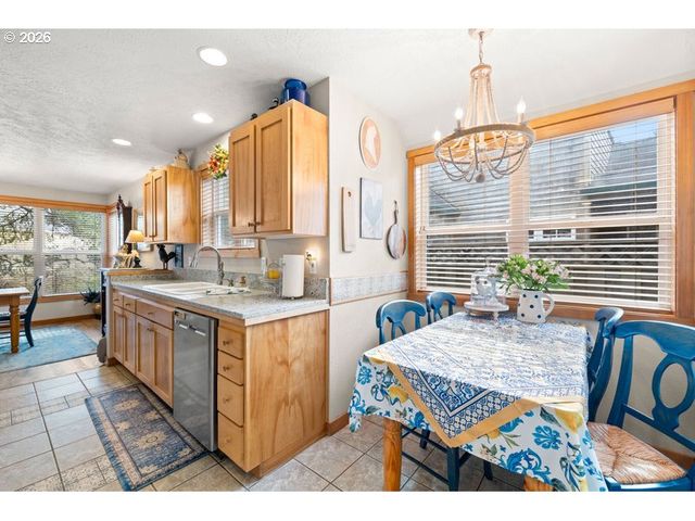 5700 BAREFOOT Ln, Pacific City, OR 97135