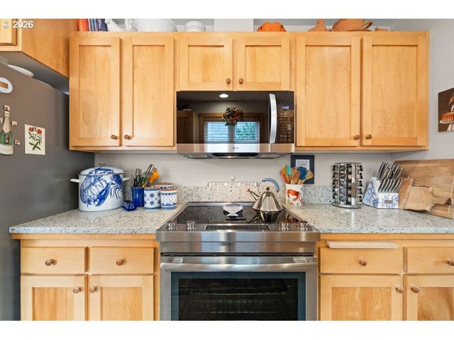 5700 BAREFOOT Ln, Pacific City, OR 97135