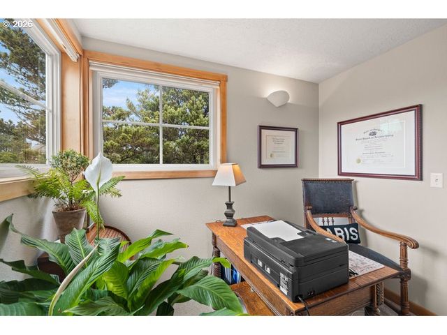 5700 BAREFOOT Ln, Pacific City, OR 97135