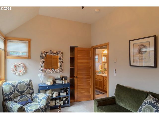 5700 BAREFOOT Ln, Pacific City, OR 97135