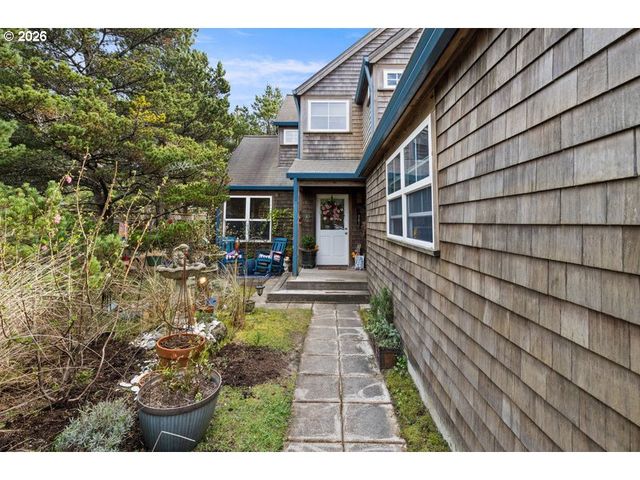 5700 BAREFOOT Ln, Pacific City, OR 97135