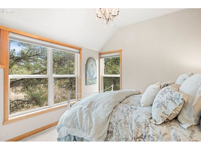 5700 BAREFOOT Ln, Pacific City, OR 97135