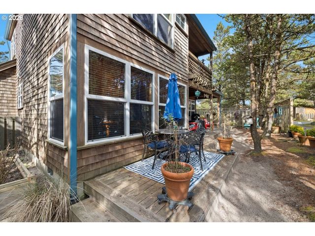 5700 BAREFOOT Ln, Pacific City, OR 97135