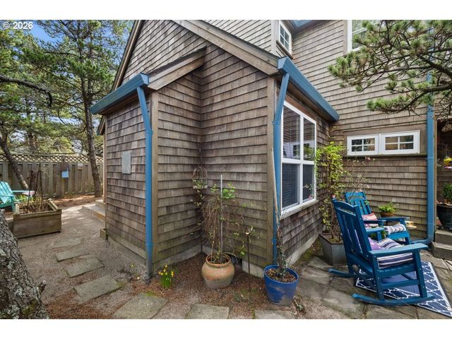 5700 BAREFOOT Ln, Pacific City, OR 97135