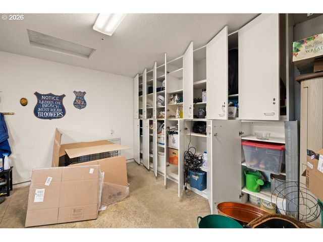 5700 BAREFOOT Ln, Pacific City, OR 97135