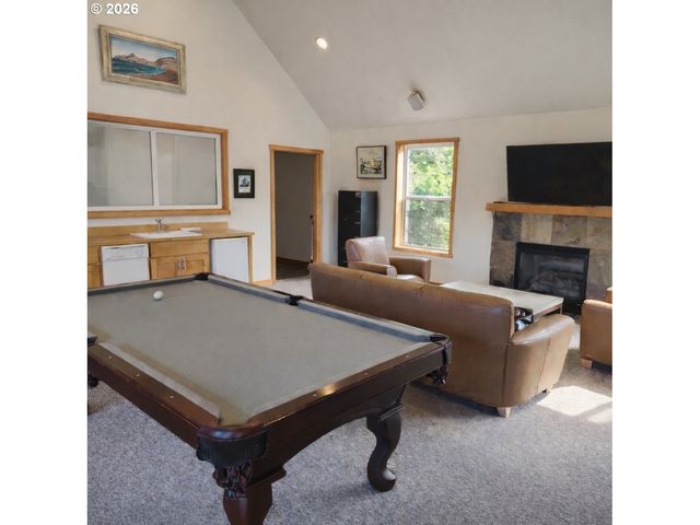 5700 BAREFOOT Ln, Pacific City, OR 97135