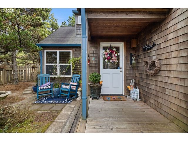 5700 BAREFOOT Ln, Pacific City, OR 97135