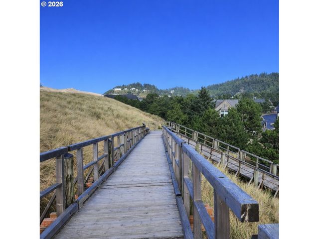 5700 BAREFOOT Ln, Pacific City, OR 97135