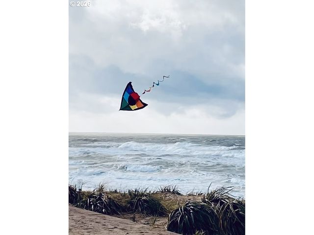 5700 BAREFOOT Ln, Pacific City, OR 97135