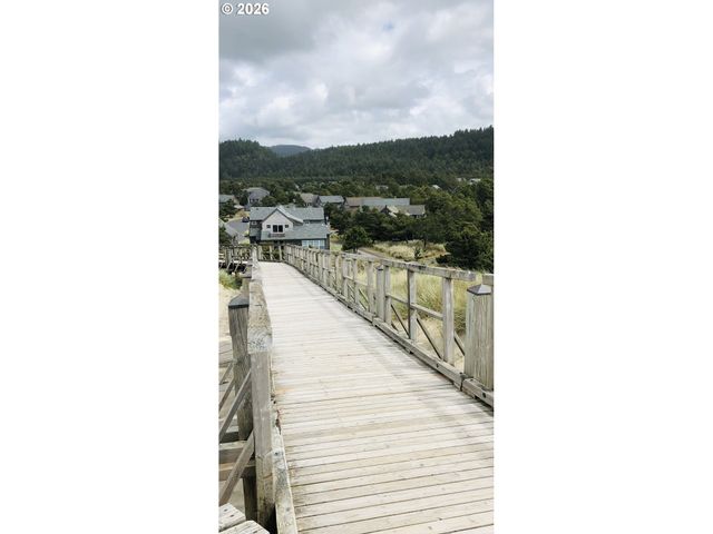 5700 BAREFOOT Ln, Pacific City, OR 97135