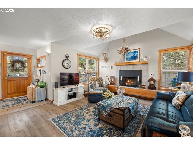 5700 BAREFOOT Ln, Pacific City, OR 97135